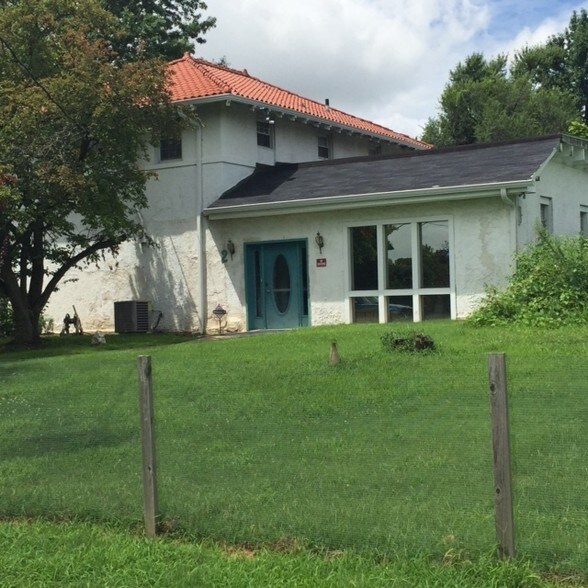 More Photos Of 1301 S Florissant Rd, Saint Louis Schools For Sale