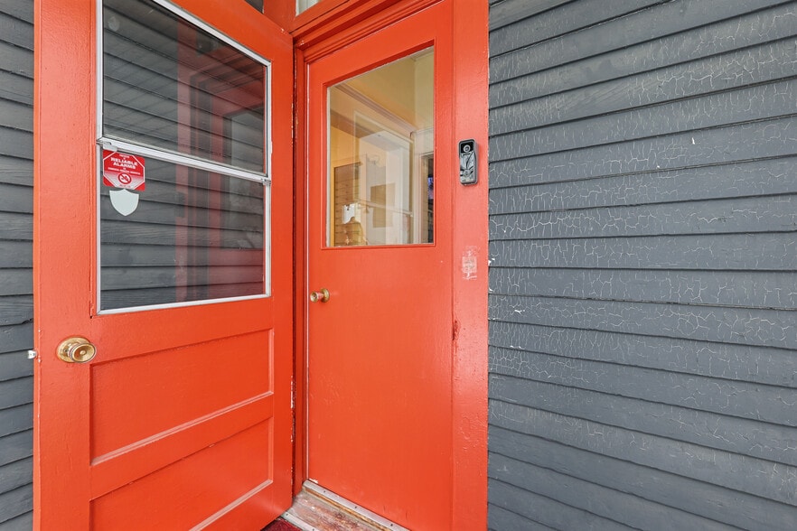 More Photos Of 620 Marsh Rd NE, Calgary General Retail For Lease