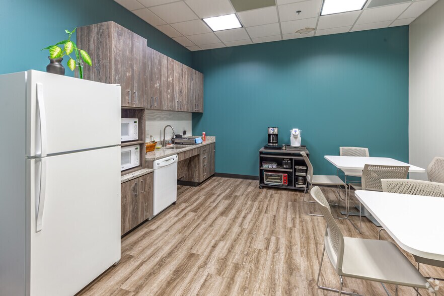 More Photos Of 320 W Centre Park Blvd, DeSoto Warehouse For Sale