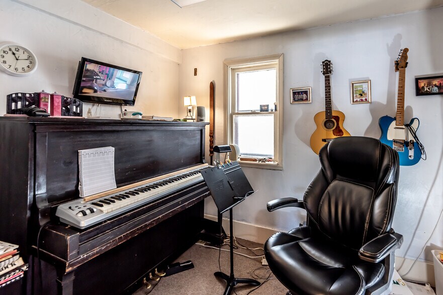More Photos Of 198 S Main St, Waynesville Storefront For Sale