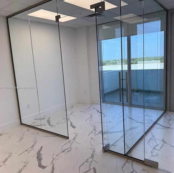 More Photos Of 800 SE 4th Ave, Hallandale Beach Office For Sale
