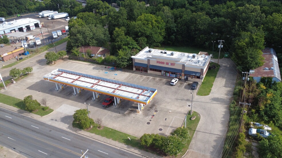 More Photos Of 2450 Lakeshore Dr, Shreveport Service Station For Lease