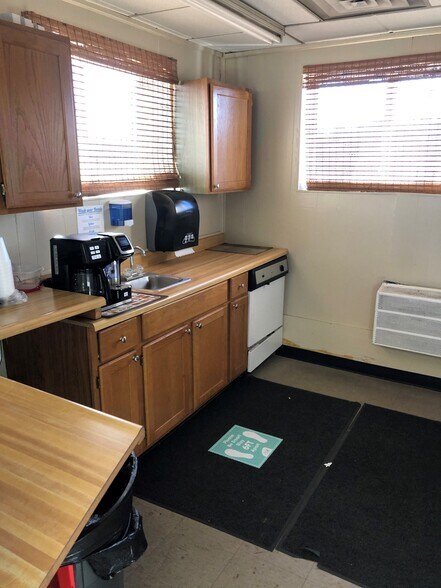 More Photos Of 7075 Dort Hwy, Grand Blanc Warehouse For Lease