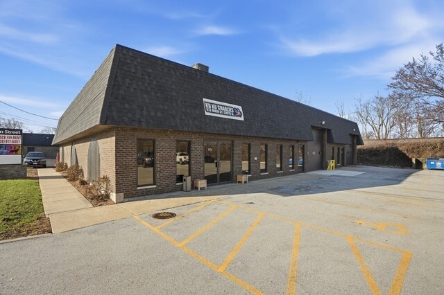 More Photos Of 968-980 Main St, Crete Freestanding For Sale