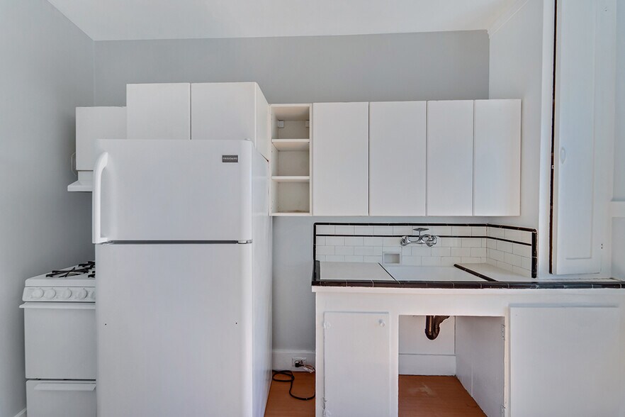 More Photos Of 2764 73rd Ave, Oakland Storefront Retail Residential For Lease