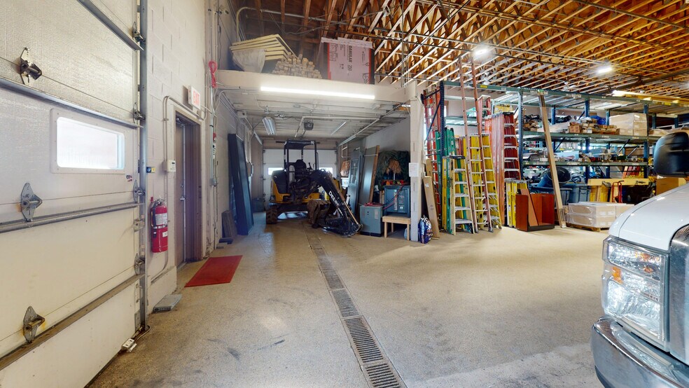 More Photos Of 111 S Lake St, Montgomery Service For Sale