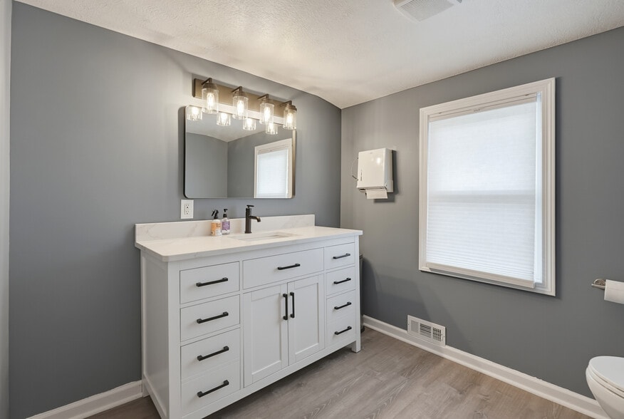More Photos Of 9503 Brandywine Rd, Northfield Office For Lease