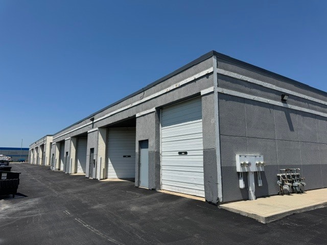 More Photos Of 310-338 St. Paul Blvd, Carol Stream Warehouse For Lease