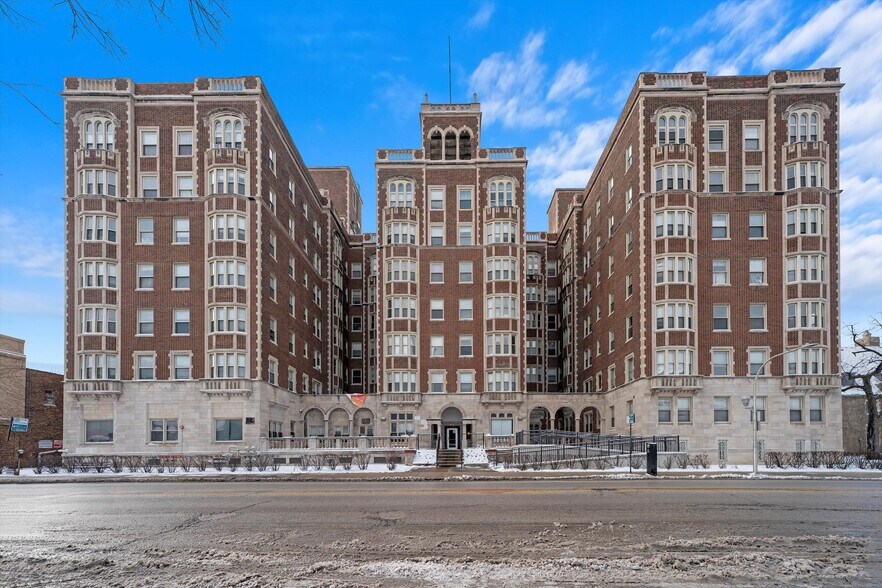 Primary Photo Of 7020 S Jeffery Blvd, Chicago Apartments For Sale