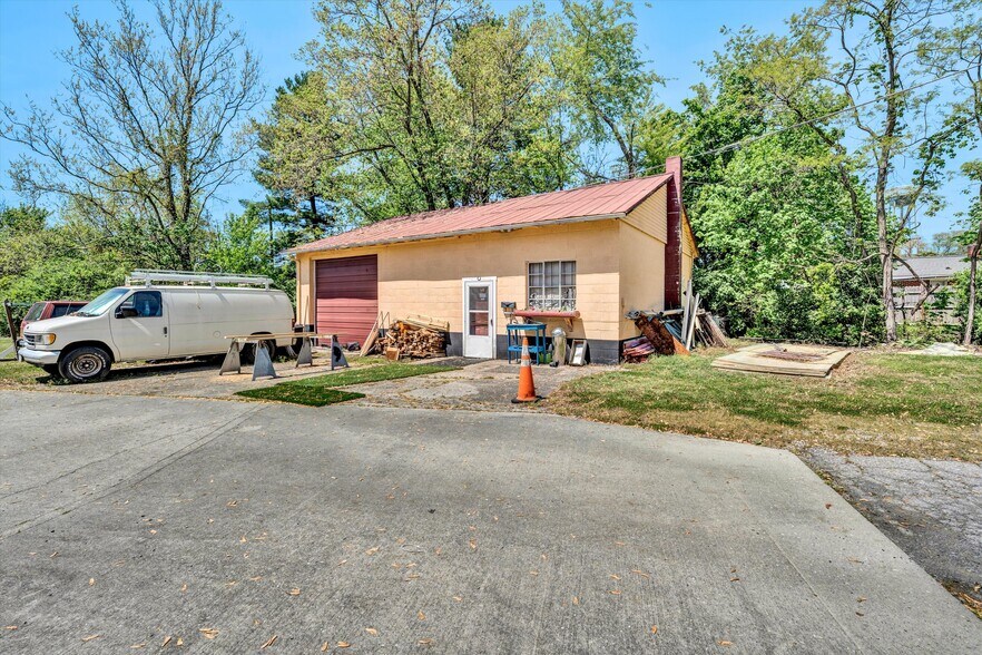 More Photos Of 106 Stoney Battery Rd, Troutville Winery Vineyard For Sale
