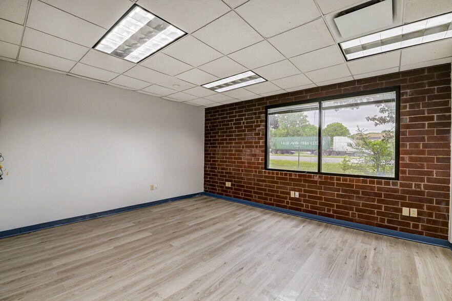 More Photos Of 9635 Southern Pine Blvd, Charlotte Coworking Space