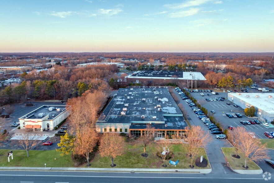 More Photos Of 360 Motor Pky, Hauppauge Medical For Lease