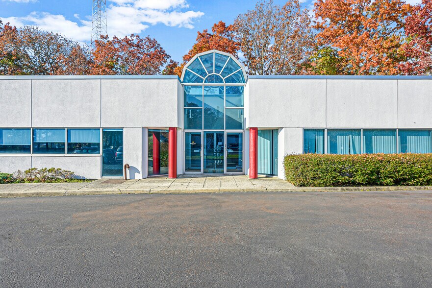 More Photos Of 200 Corporate Plz, Islandia Office For Lease