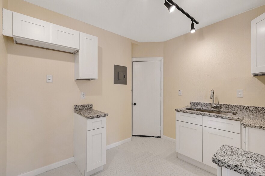 More Photos Of 834 W Russell Pl, San Antonio Apartments For Sale
