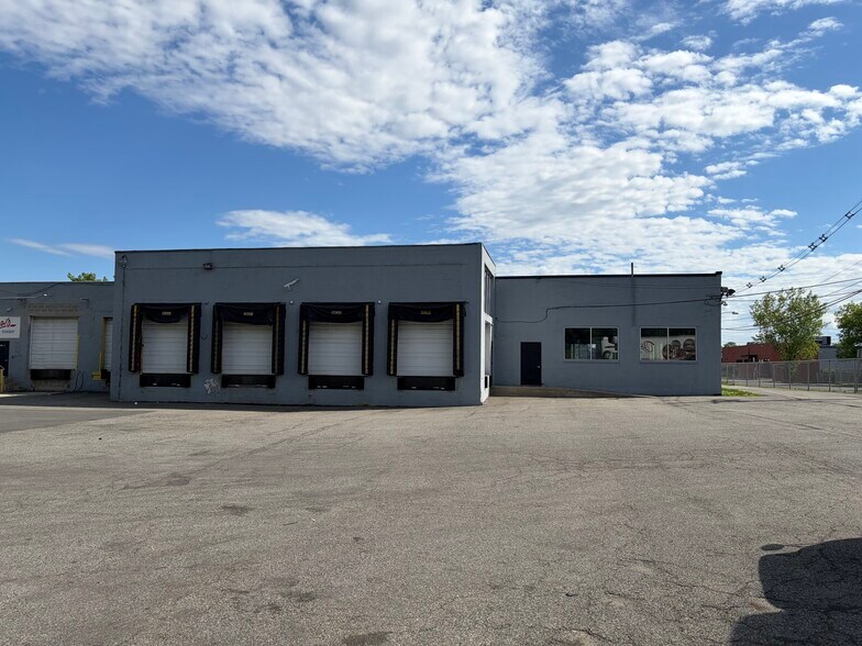 More Photos Of 215 S Newman St, Hackensack Warehouse For Lease