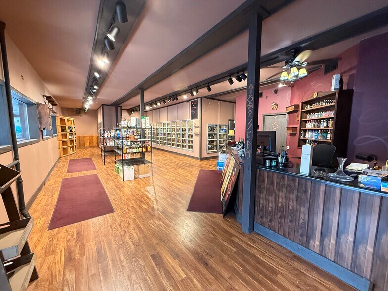 More Photos Of 500-504 W Main St, Mount Horeb Freestanding For Lease