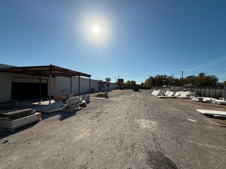 More Photos Of 101 E Enon Ave, Everman Warehouse For Sale