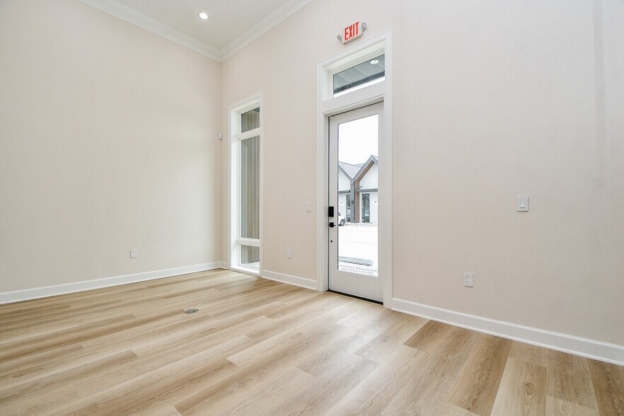 More Photos Of 1325 Main St, Katy Office For Lease