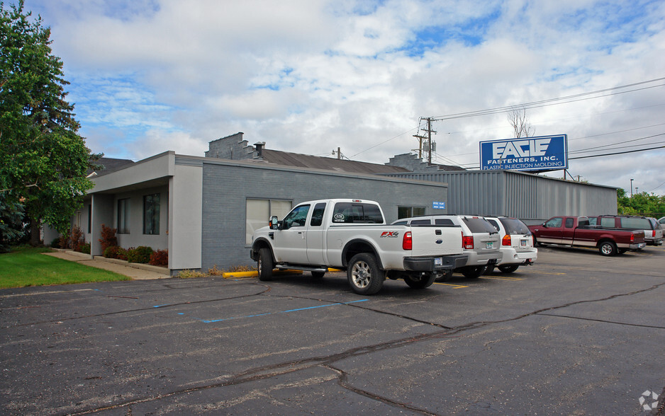 Primary Photo Of 2431 Pontiac Rd, Auburn Hills Warehouse For Sale