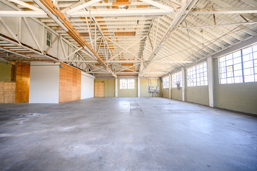 More Photos Of 7312-7318 S Western Ave, Los Angeles Auto Repair For Sale