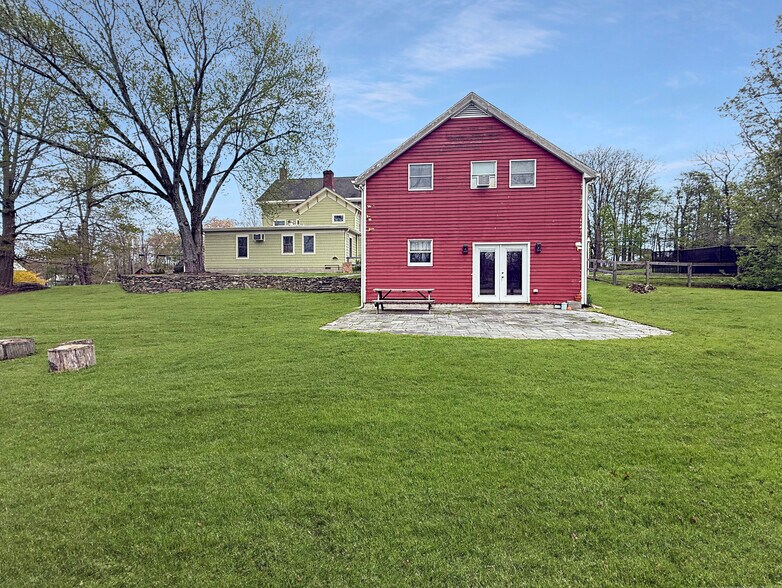 More Photos Of 2321-2325 NY-9D, Wappingers Falls Flex For Sale