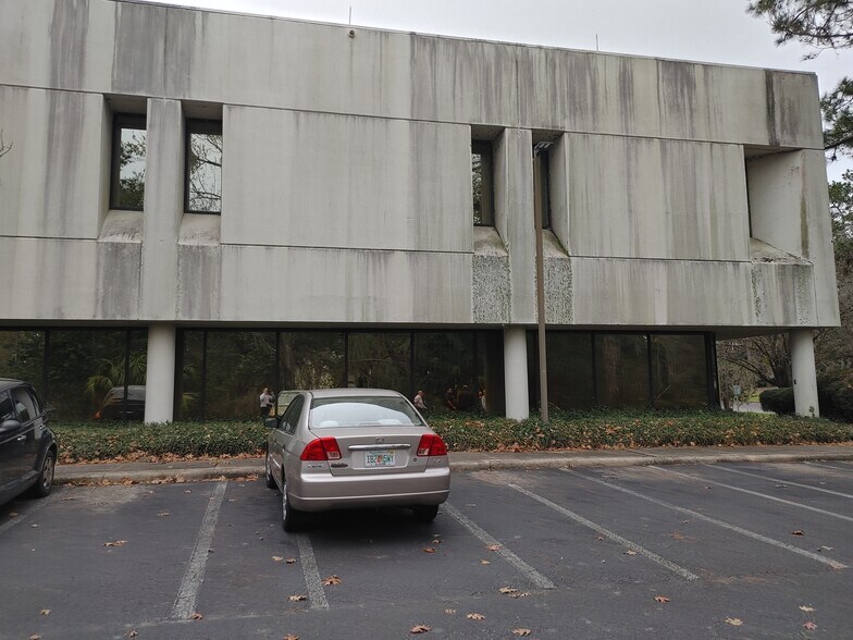 More Photos Of 2700 SW 13th St, Gainesville Office For Lease