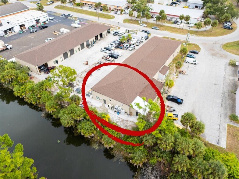 More Photos Of 1434 Market Cir, Port Charlotte Warehouse For Sale