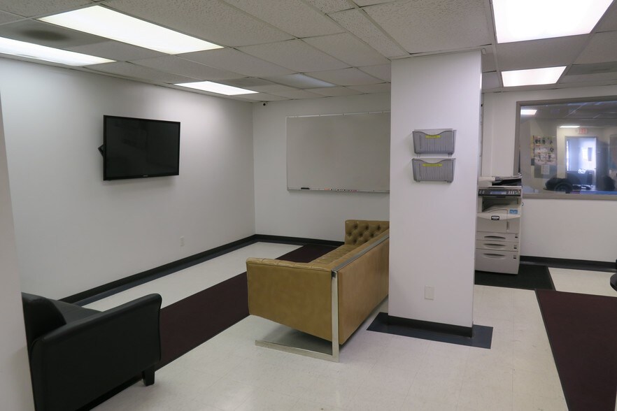 More Photos Of 5829 Beverly Hill St, Houston Warehouse For Lease