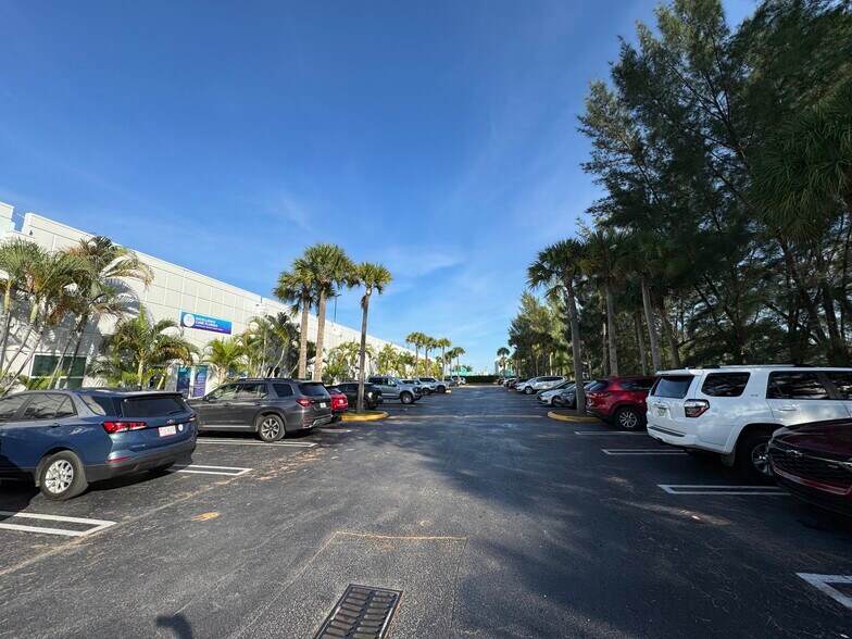 More Photos Of 4005 NW 114th Ave, Doral Business Park For Lease