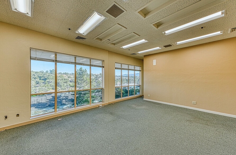 More Photos Of 120 Del Rey Gardens Dr, Del Rey Oaks Office For Sale