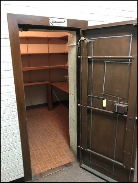 More Photos Of 7 W Broadway St, Ardmore Office For Sale