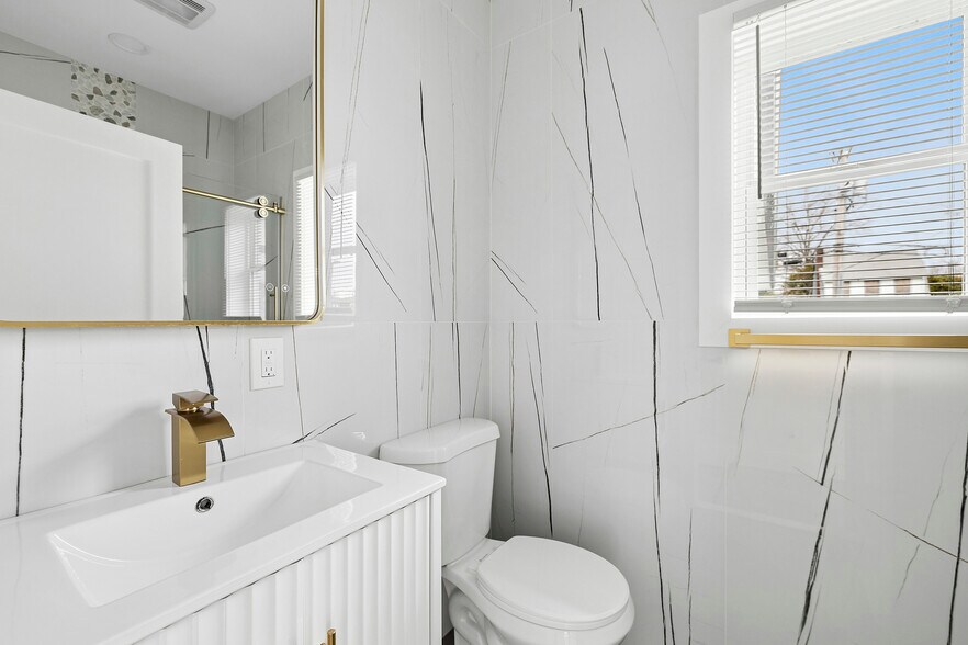 More Photos Of 533 Greenwich St, Hempstead Apartments For Sale