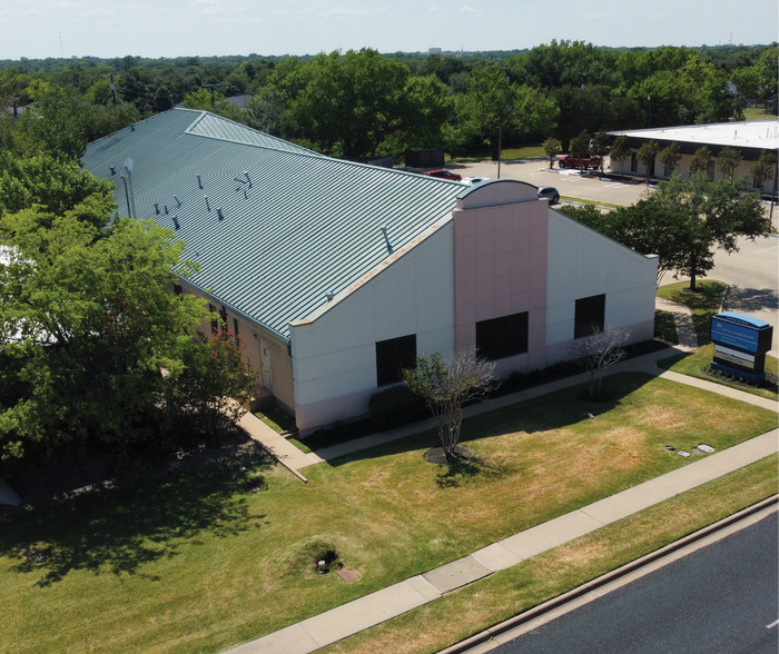 More Photos Of 2010 E Villa Maria Dr, Bryan Office For Lease