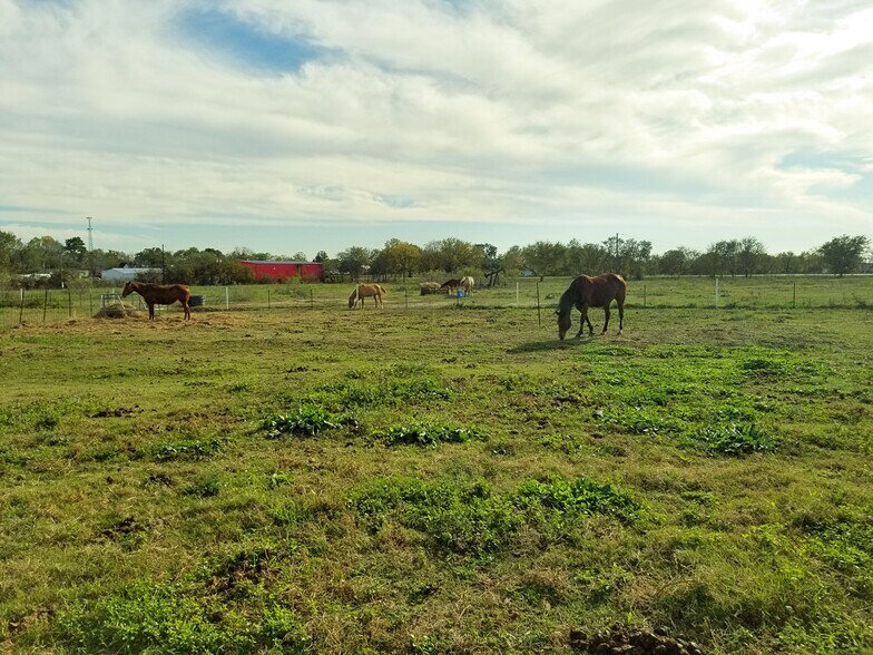 More Photos Of 1226 San Marcos Hwy, Luling Land For Sale