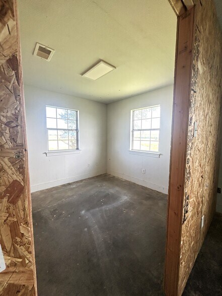 More Photos Of 400 Hwy 67 E, Alvarado Office For Sale