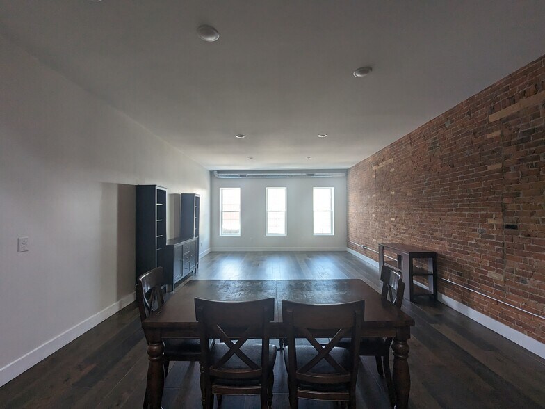 More Photos Of 22 S Main St, Miamisburg General Retail For Sale