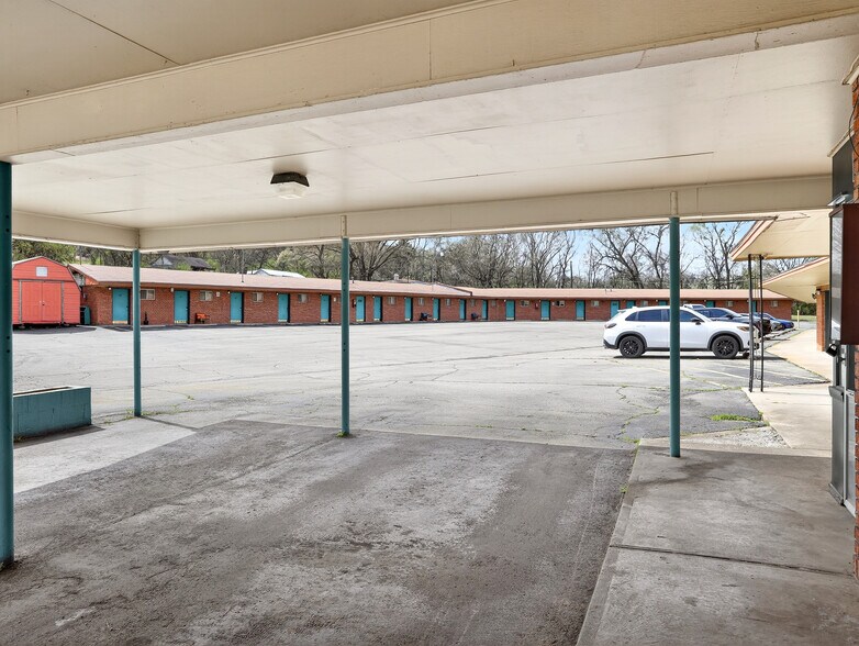 More Photos Of 509 W Main St, Wilburton Hotel For Sale