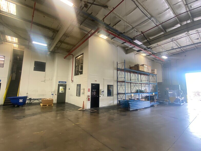 More Photos Of 695 Tower Dr, Kennedale Distribution For Lease