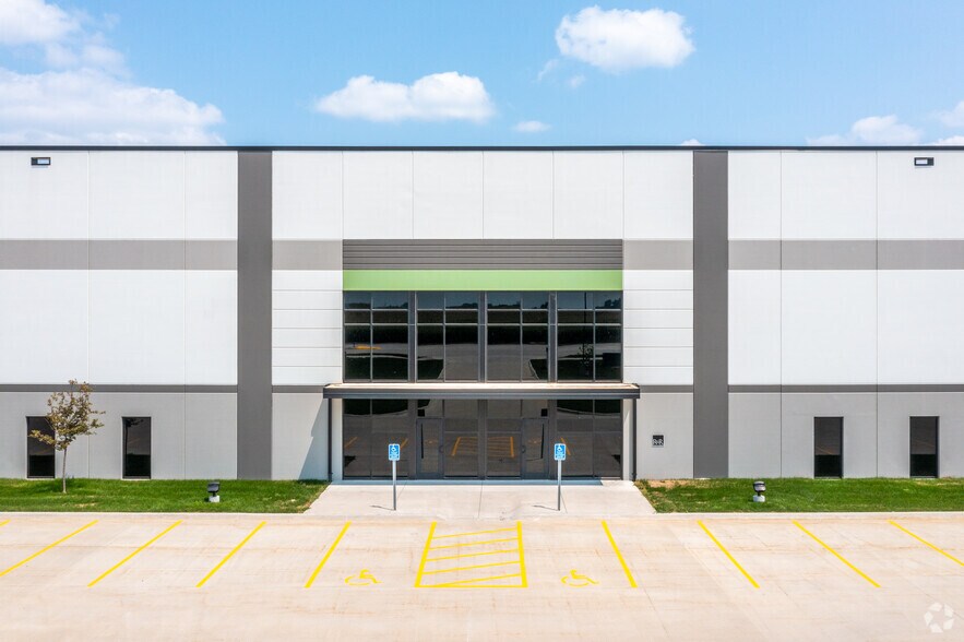 More Photos Of 4201 S James St, Grimes Warehouse For Lease