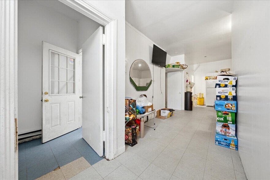 More Photos Of 320 Jackson Ave, Bronx Flex For Sale