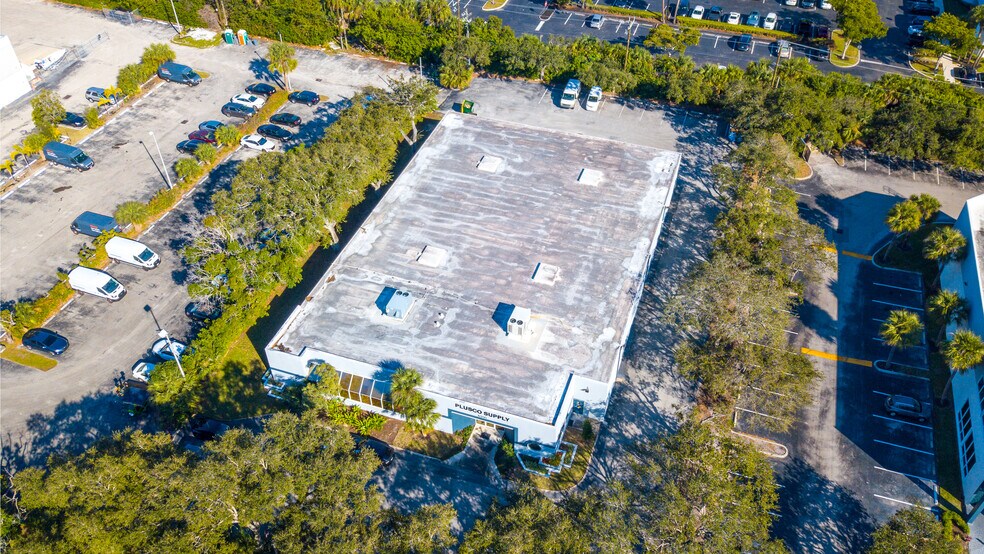 More Photos Of 990 S Rogers Cir, Boca Raton Manufacturing For Lease