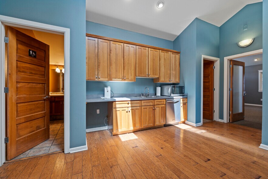 More Photos Of 7102 La Vista Pl, Niwot Medical For Sale