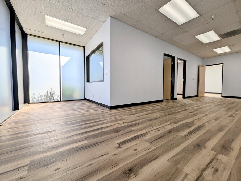 More Photos Of 601 Del Norte Blvd, Oxnard Warehouse For Lease