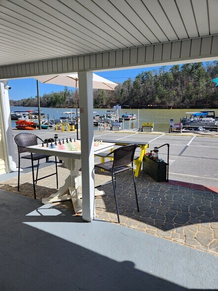 More Photos Of 6706 Limbaugh Ln, Hickory Marina For Sale