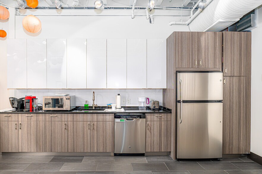 More Photos Of 251 Granby St, Norfolk Office For Sale