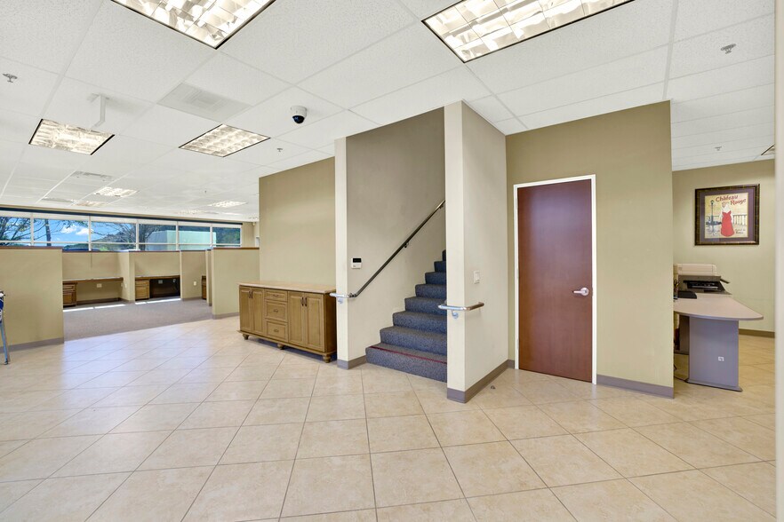 More Photos Of 232 Avenida Fabricante, San Clemente Warehouse For Lease