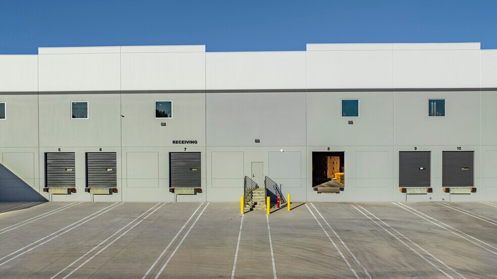 More Photos Of 6000 Bandini Blvd, Commerce Warehouse For Lease