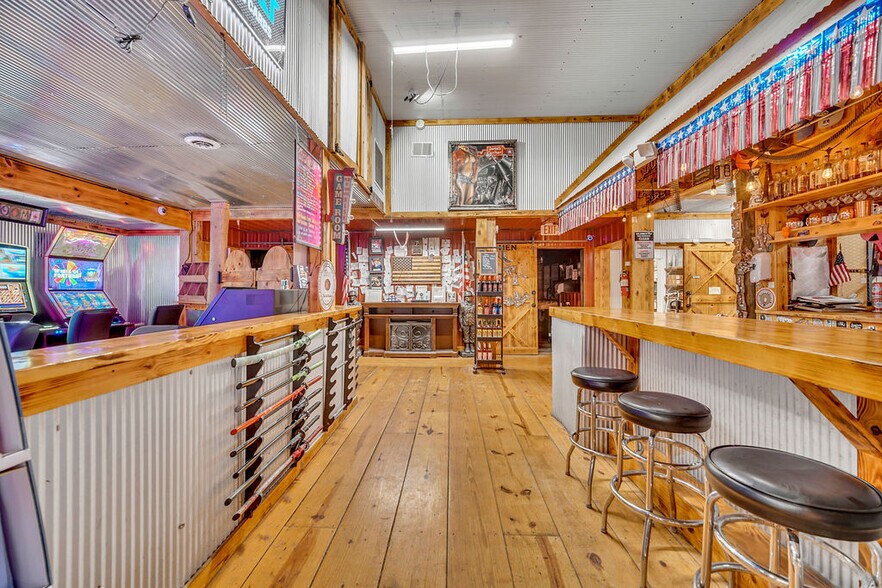 More Photos Of 602 Clark St, Utica Restaurant For Sale