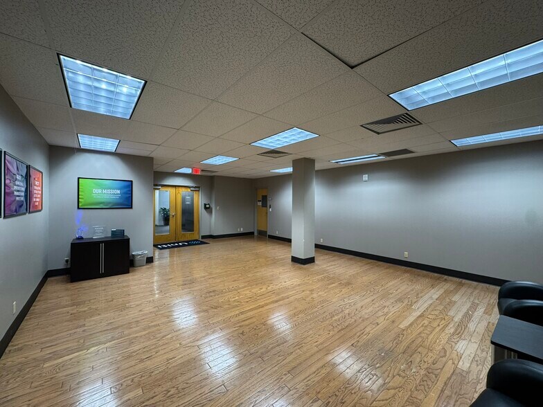 More Photos Of 4005 Rodney Parham Rd, Little Rock Office For Lease