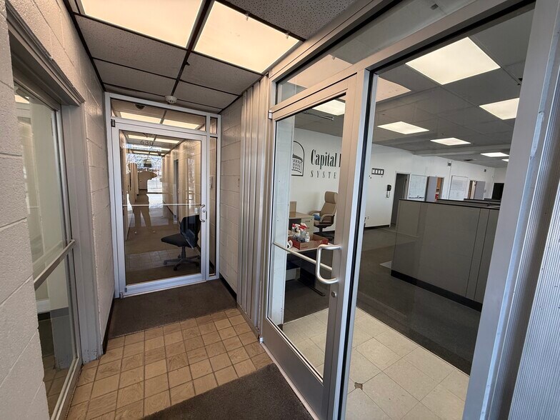 More Photos Of 630 Market St, Steubenville Office For Sale